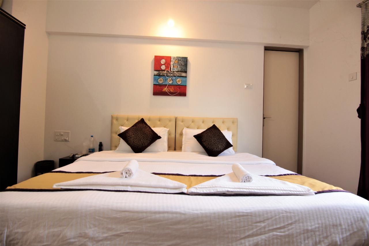 Veridical Hospitality, Baner - Pune Bed and Breakfast Eksteriør billede